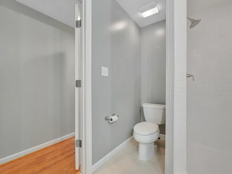 1360 Kenyon St NW #B — Photo 15