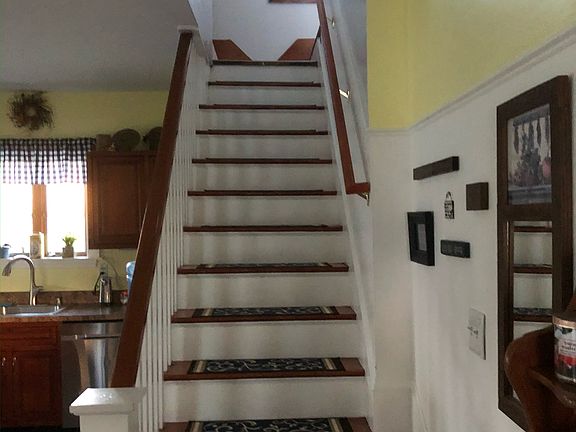 4th image of 90 Bayview Ave #B