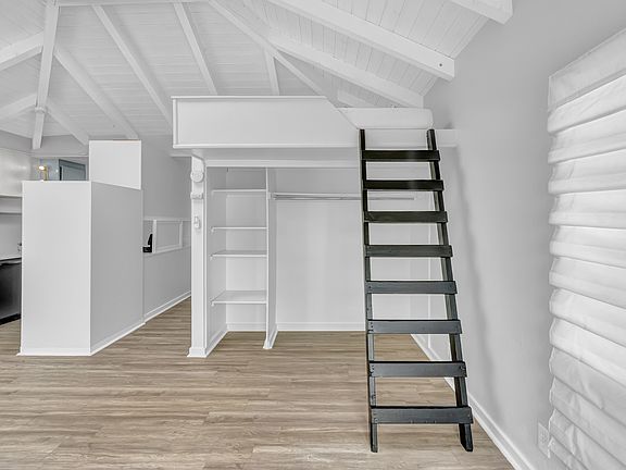 3rd image of 445 Cypress Dr APT 4