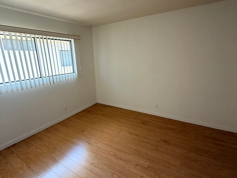 14327 Dickens St — Photo 5