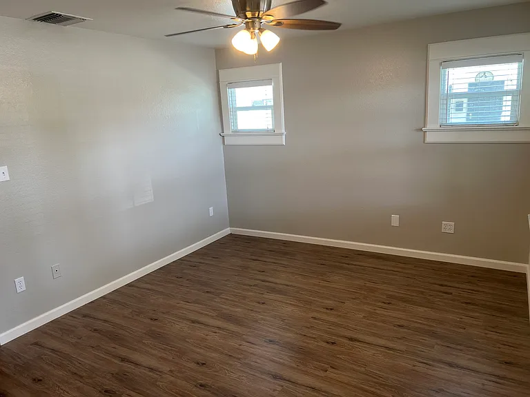 1443 Parker Ave — Photo 9