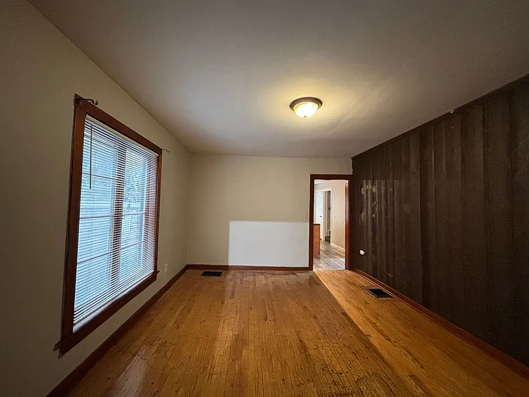 16 Asbury St — Photo 6
