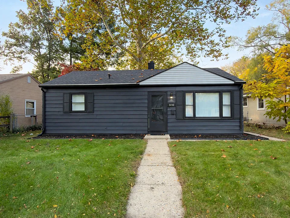 1232 Erwin St