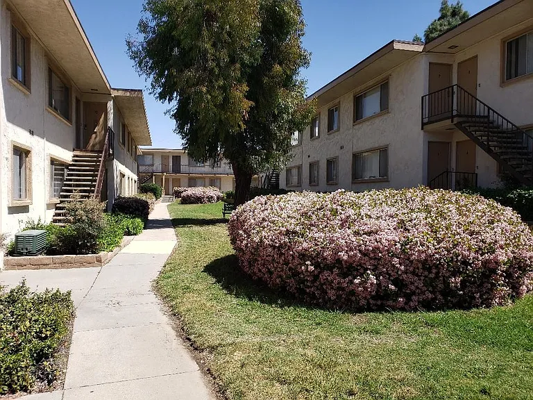 1675 Chapel Dr — Photo 35