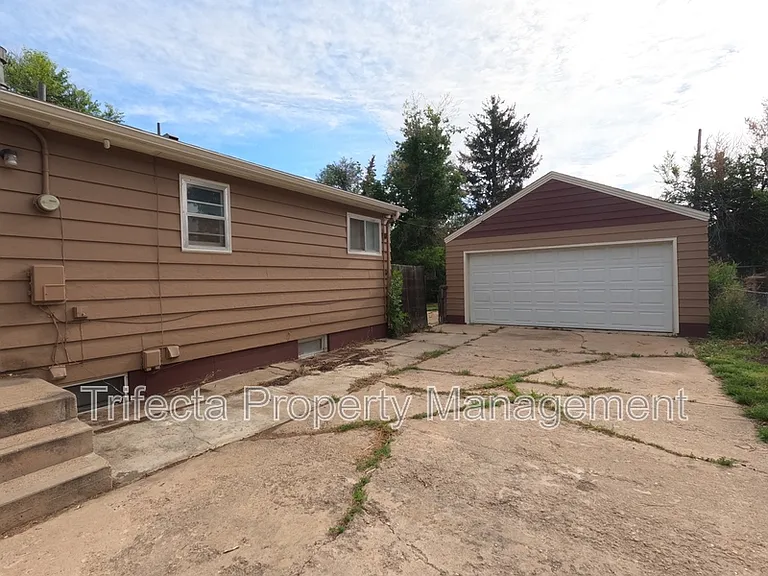 622 Miller Dr — Photo 24