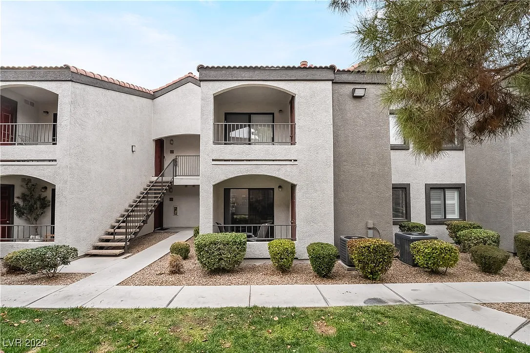 1 bed, 1.0 bath, 660 sqft, $2,100 — Photo 1