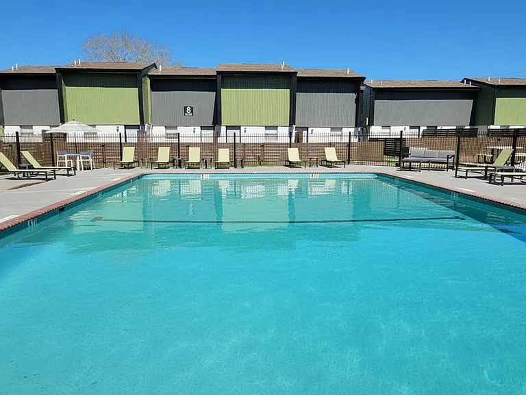 Ivy Plains at Brooks — Photo 3