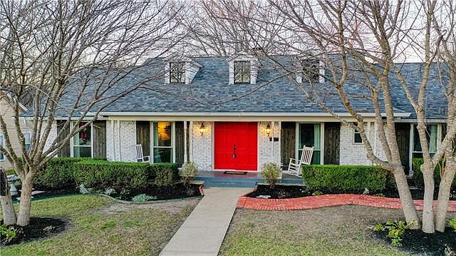 1st image of 504 W Davis St
