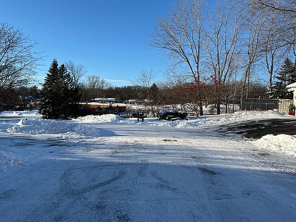 5th image of 4063 Wyndham Hill Dr