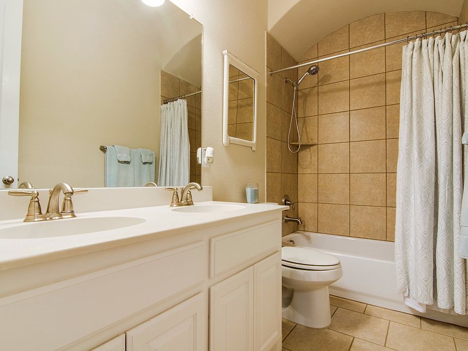 2nd image of 2992 McGregor Dr