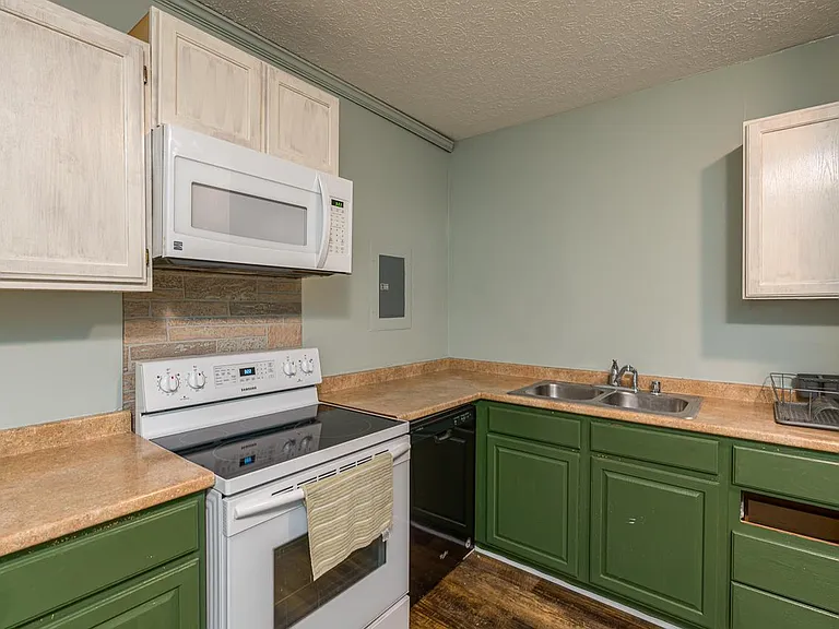 169 E Vine St #A — Photo 12