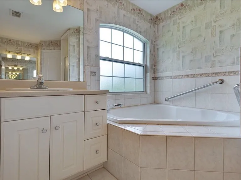 1230 Ronds Pointe Dr E — Photo 21
