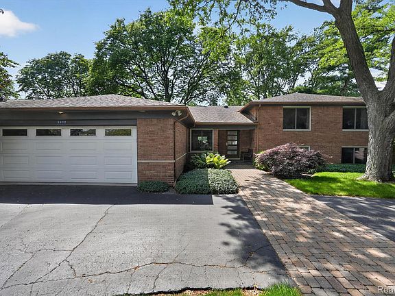 2nd image of 5017 Surfwood Dr