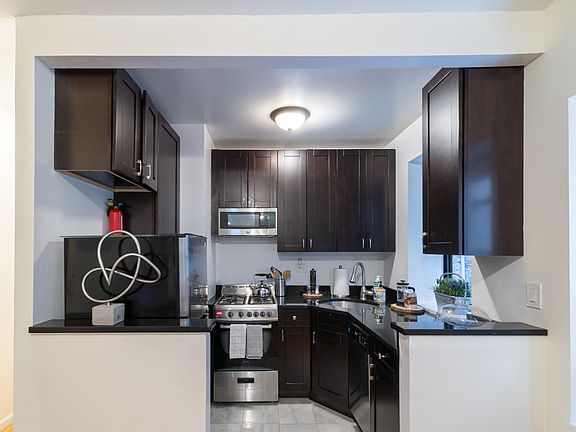 2nd image of 506 Amsterdam Ave APT 1B