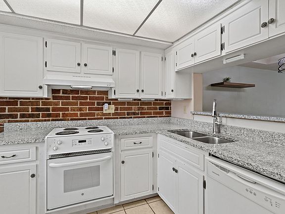 4th image of 2530 E North St Unit 6-C