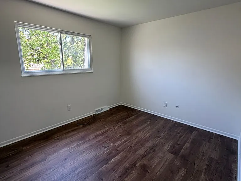 1524 Genessee Ave — Photo 8
