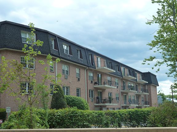 2nd image of 550 Fairview Ave #214-5214