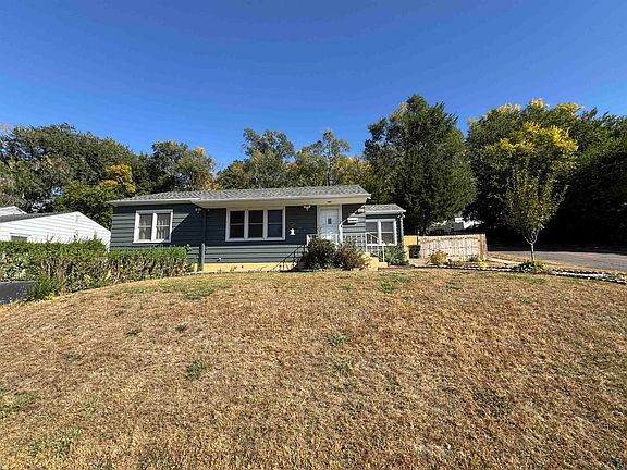 2nd image of 3200 Grandview Blvd