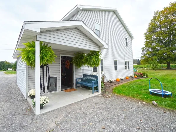 3761 Edgewood Dr, Gowanda, NY 14070