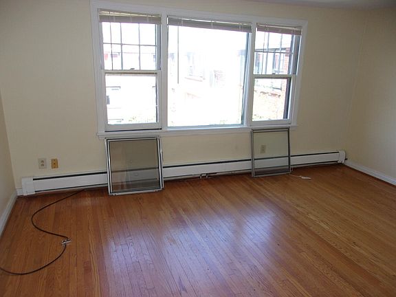 2nd image of 30 Highland Pkwy #1