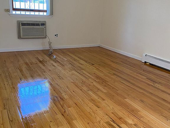 3rd image of 14941 Delaware Ave Floor 1