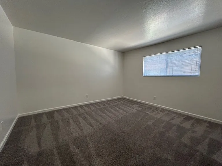 1 bedroom, 1 bath, apartment is perfect for those seeking a comfortable and convenient living space. — Photo 10