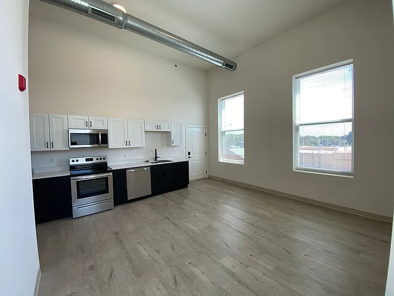 350 N Main St — Photo 52