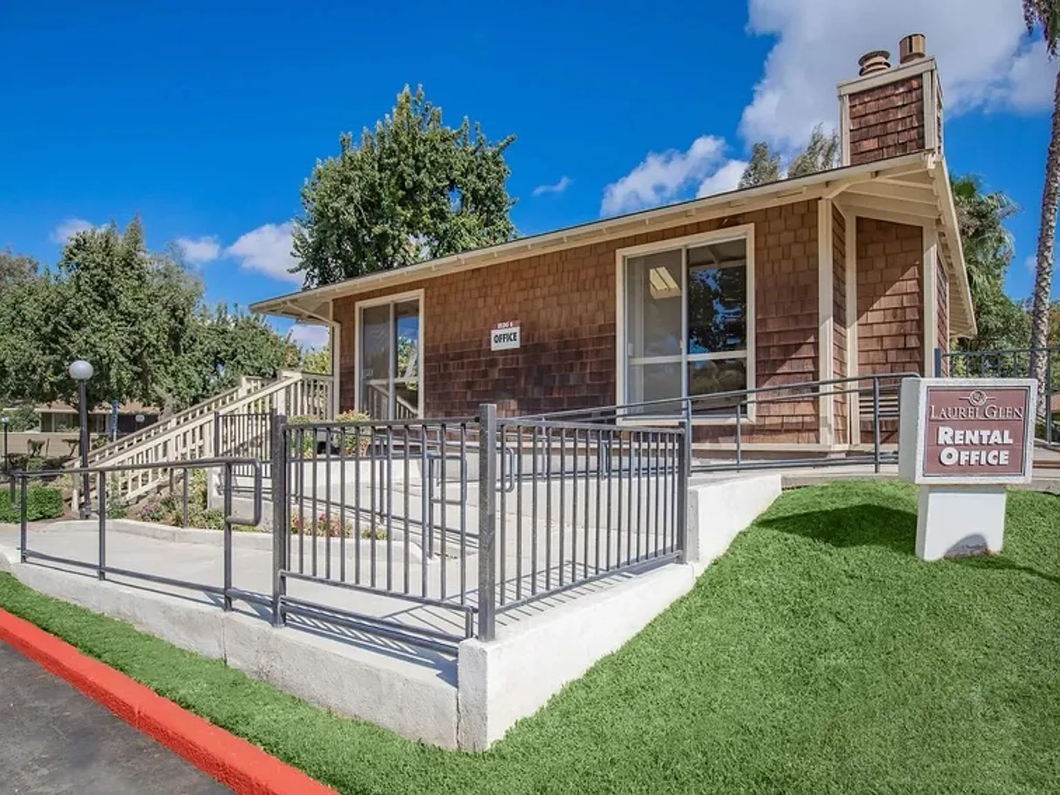 Laurel Glen — Photo 2