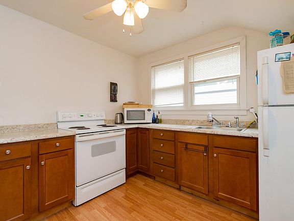 3rd image of 513 Armstrong Ave #2