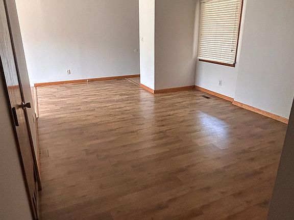 5th image of 919 Parkview Dr APT B