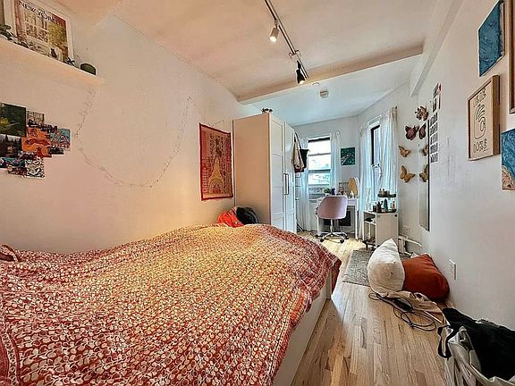 5th image of 368 W 46th St APT 5F