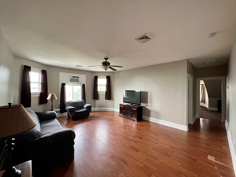 1202 Vine St #5 — Photo 3