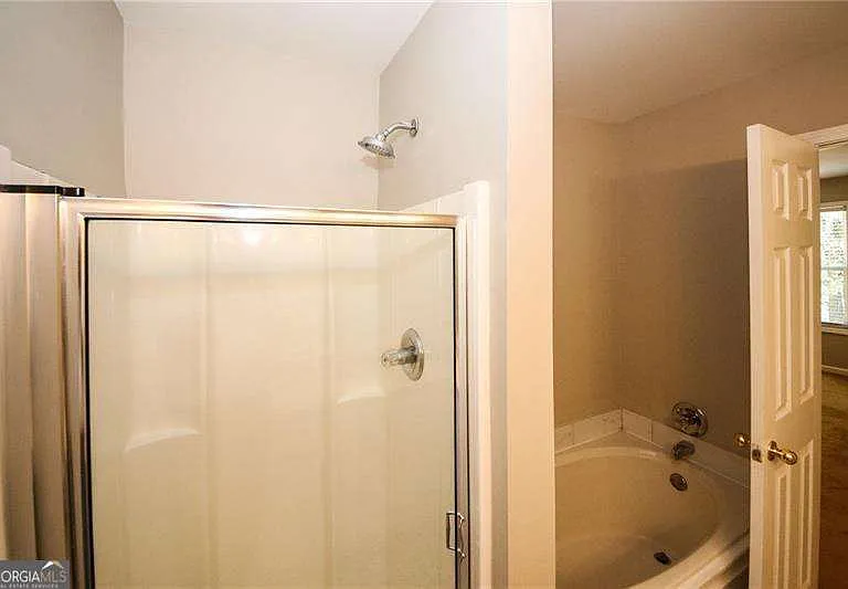121 Stoneforest Dr — Photo 33