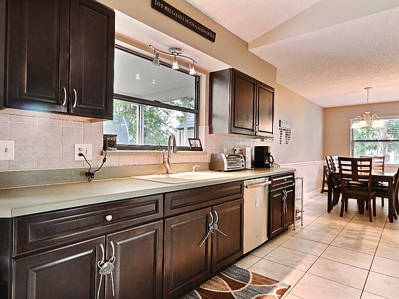 5th image of 334 Joy Haven Dr