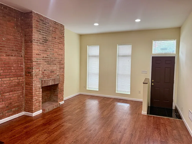 1511 N Eden St — Photo 2