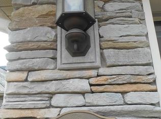 106 Greystone Ln, Mount Airy, NC 27030