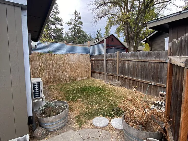 716 NE Quimby Ave — Photo 8