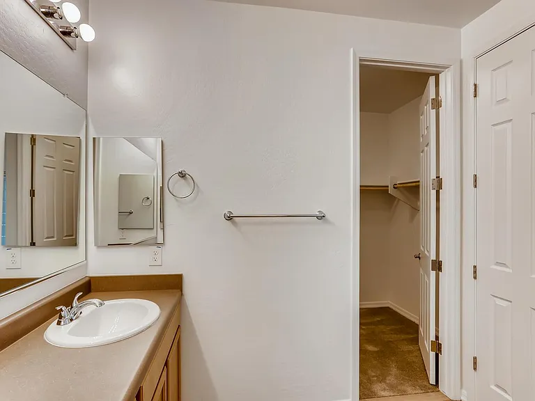 10819 W Lincoln St — Photo 16