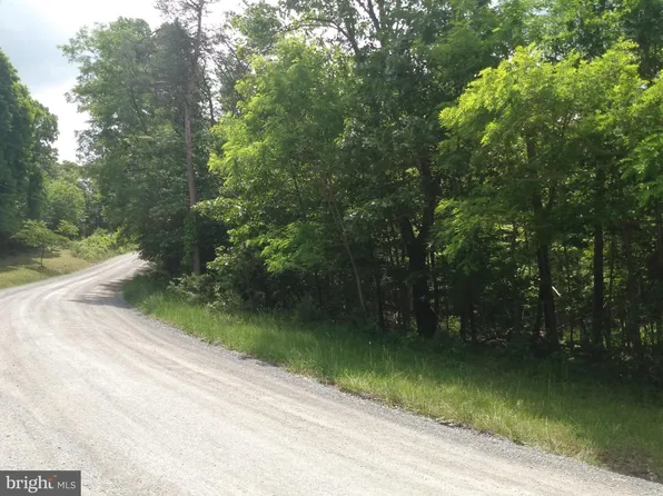 2 Gateway Rd, Berkeley Springs, WV 25411