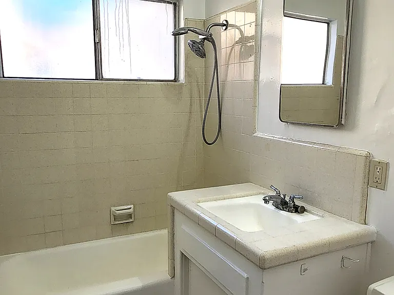 262 N Palm Ave #B — Photo 7
