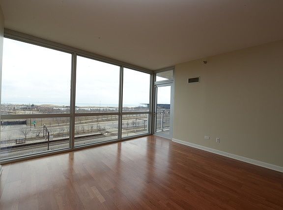 4th image of 1841 S Calumet Ave APT 802