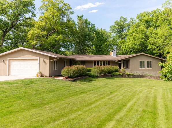 3 Timber Trl, Dekalb, IL 60115