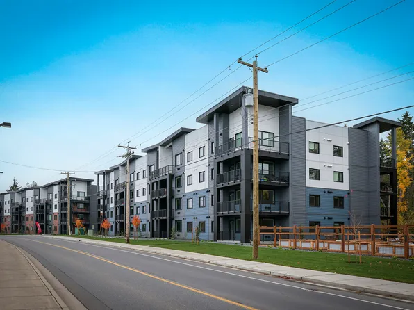 411 Wembley Rd, Parksville, BC V9P 2W9