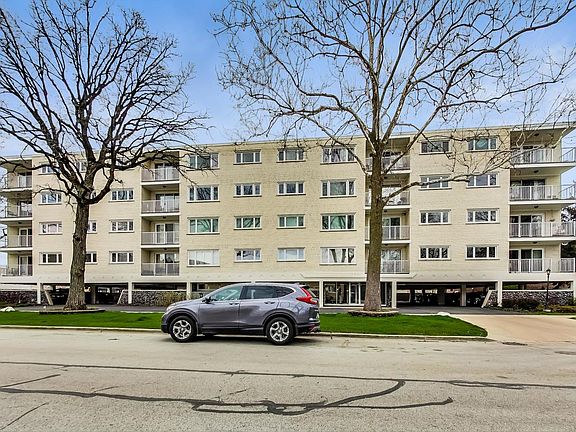 2nd image of 1535 Forest Ave APT 205