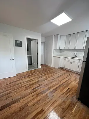 Rented by Standard Living Realty Inc | media 35