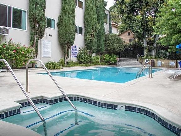 5th image of 968 Larrabee St APT 216