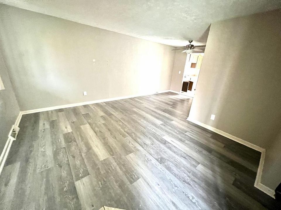 2nd image of 23901 Banbury Cir #7
