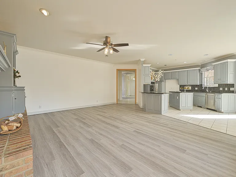 2424 Ashebury Way — Photo 15