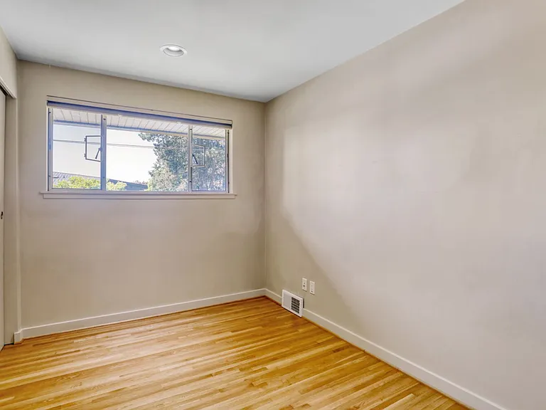 10012 NE 22nd St — Photo 10