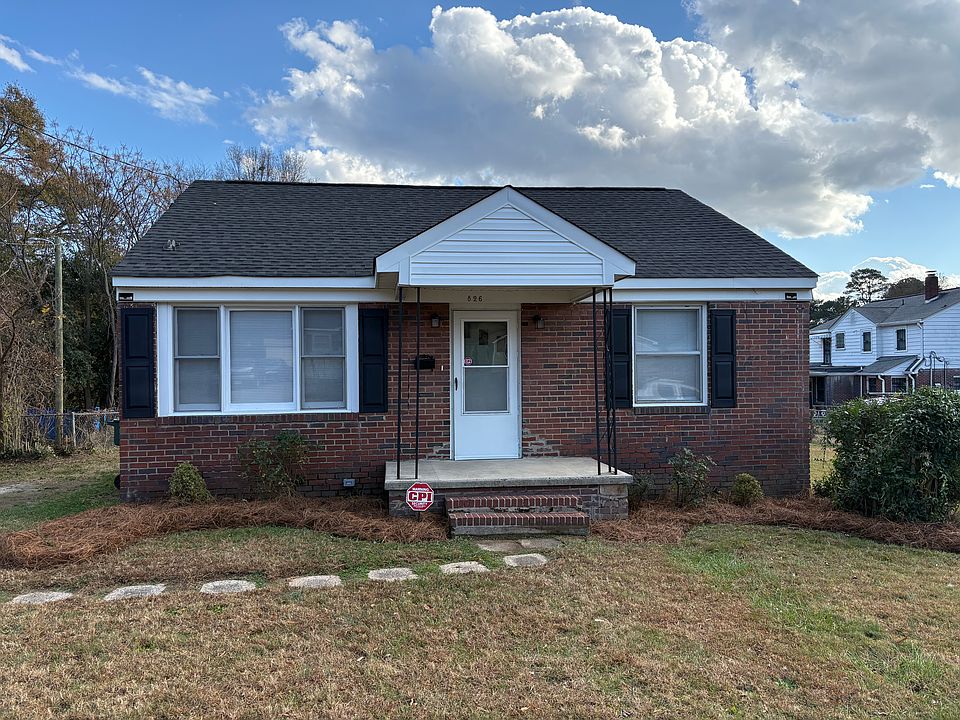 1st image of 826 Adams Dr